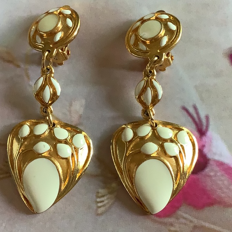 Vintage 1980s Edgar BerebiEnamel Double Drop Clip On Earrings Signed Berebi 55$